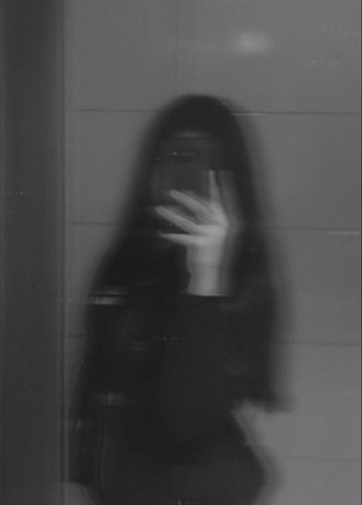 hidden face blurry aesthetic mirror selfie