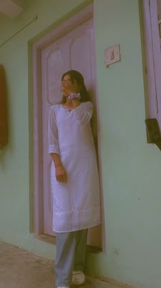 indian 18 year girl photo