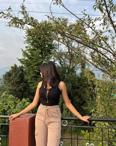 attractive instagram hidden face dp for girls