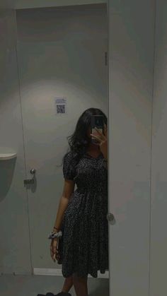 attractive instagram hidden face dp for girls