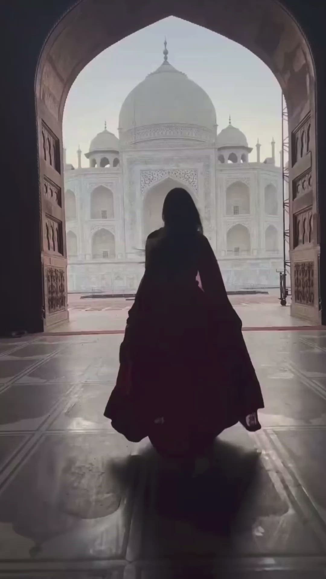 attractive instagram hidden face dp for girls