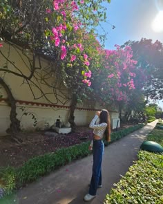 attractive instagram hidden face dp for girls