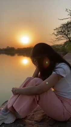 attractive instagram hidden face dp for girls