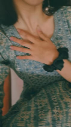 attractive instagram hidden face dp for girls