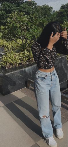 attractive instagram hidden face dp for girls