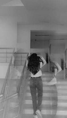 attractive instagram hidden face dp for girls