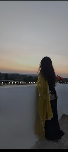 attractive instagram hidden face dp for girls