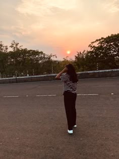 attractive instagram hidden face dp for girls