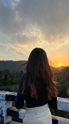 attractive instagram hidden face dp for girls