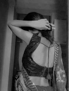 black and white girl mirror selfie poses saree