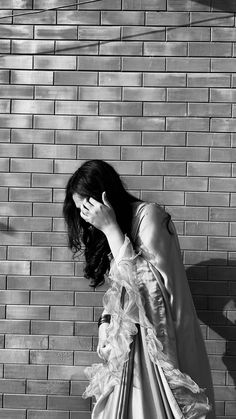 black and white girl mirror selfie poses saree