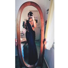 black and white girl mirror selfie poses saree