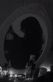 black and white girl mirror selfie poses saree