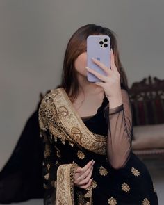 black and white girl mirror selfie poses saree
