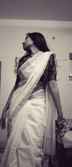 black and white girl mirror selfie poses saree
