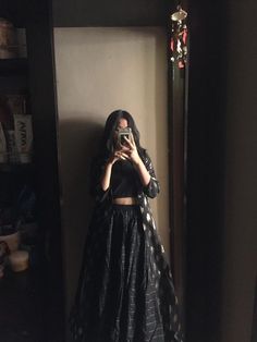 black and white girl mirror selfie poses saree