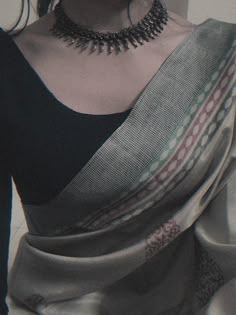 black and white girl mirror selfie poses saree