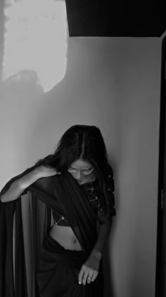 black and white girl mirror selfie poses saree