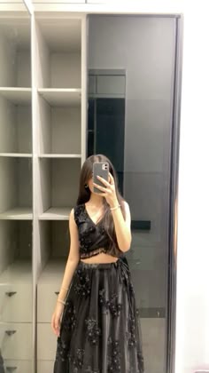 black and white girl mirror selfie poses saree