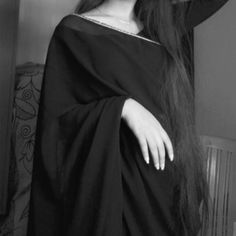 black and white girl mirror selfie poses saree