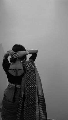 black and white girl mirror selfie poses saree