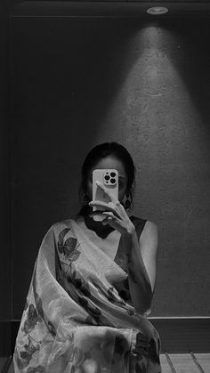 black and white girl mirror selfie poses saree