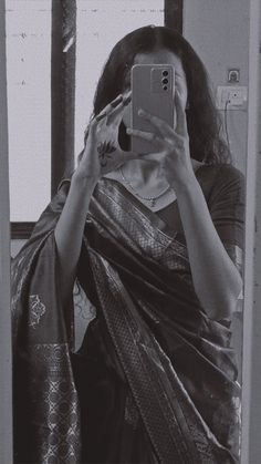 black and white girl mirror selfie poses saree