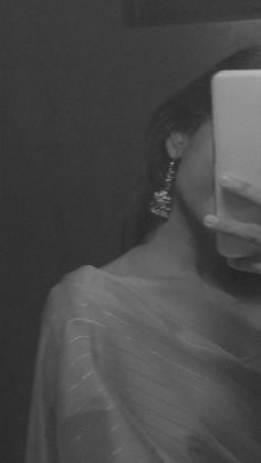 black and white girl mirror selfie poses saree