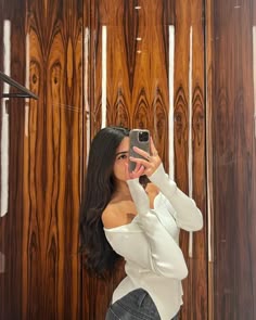 cute girl mirror selfie poses