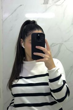 cute girl mirror selfie poses