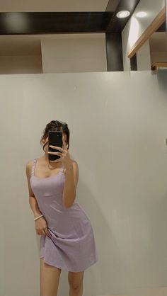 cute girl mirror selfie poses