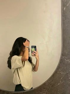 cute girl mirror selfie poses