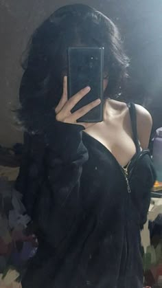 cute girl mirror selfie poses