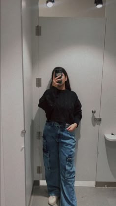 cute girl mirror selfie poses