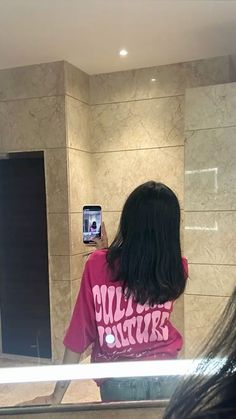 cute girl mirror selfie poses