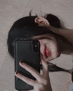 cute girl mirror selfie poses