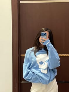 cute girl mirror selfie poses