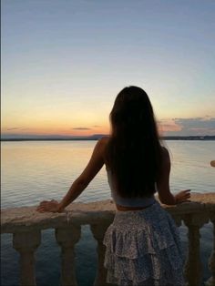 faceless beach aesthetic girl