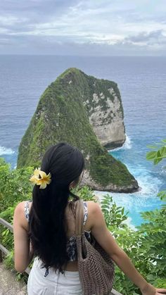 faceless beach aesthetic girl