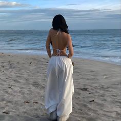 faceless beach aesthetic girl