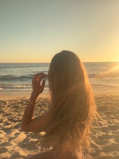 faceless beach aesthetic girl