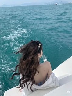 faceless beach aesthetic girl