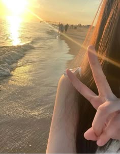 faceless beach aesthetic girl