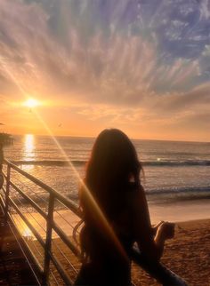 faceless beach aesthetic girl