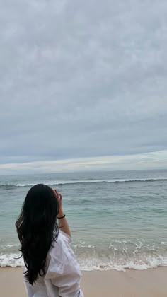 faceless beach aesthetic girl