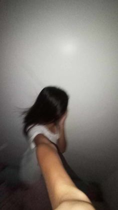 girl photo hide face black