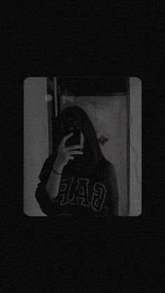 girl photo hide face black