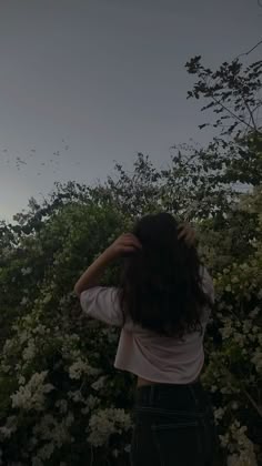 girl photo hide face black