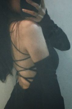 girl photo hide face black