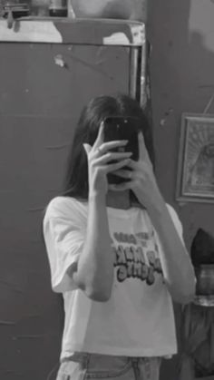 girl photo hide face black